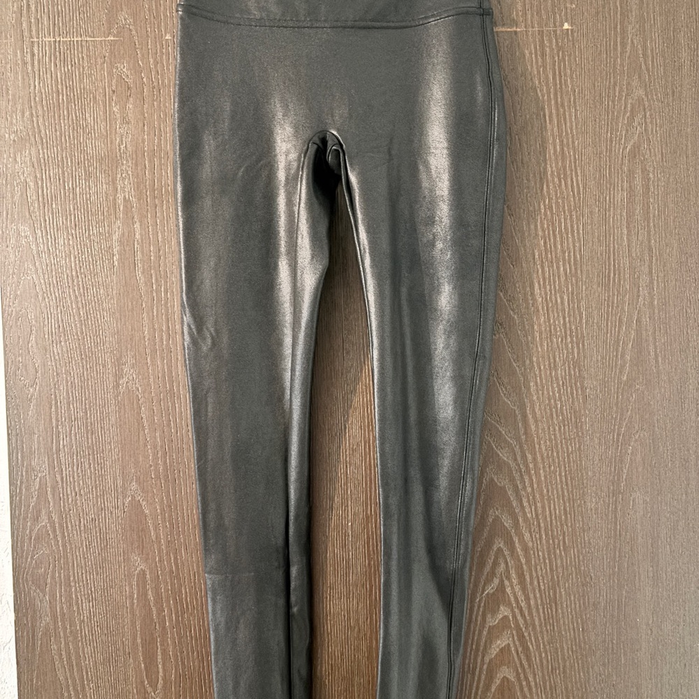 SPANXshape™ Faux Leather
Leggings
